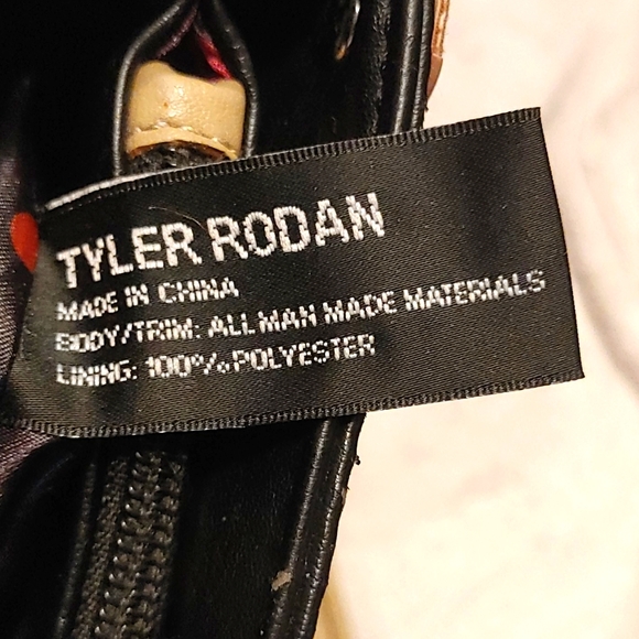 🌺BOGO🌺Tyler Rodan Crossbody Purse - Picture 9 of 10